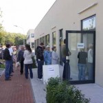 Schlange vor dem Wahllokal III