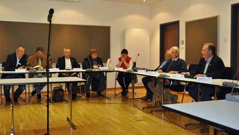 BBI – Debatte: Kreistagsausschuss diskutierte  in Schulzendorf über die Flugrouten.