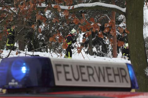 Gefahrenabwehr: Feuerwehr schippte Schnee von den Dächern der Schule und den Kitas!