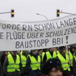 Die Proteste gegen die BBI - Flugroutennehmen werden lautstarker.