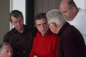 SPD Haushaltsexperte Bäumer (Mitte) im Gespräch mit Joachim Kolberg (CDU), Dieter Gronau (Die Linke), Bernd Puhle (Bürgerbündnis) und Guido Thieke (CDU).