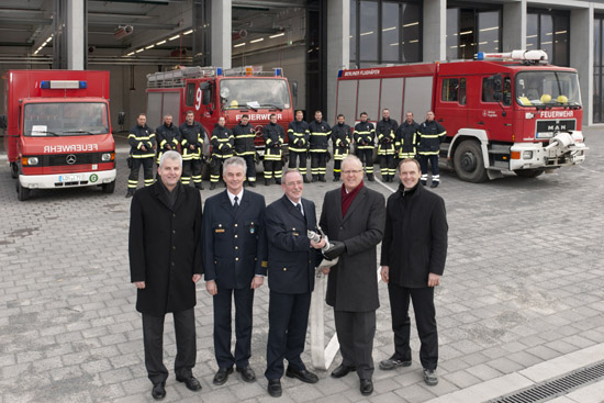 BER: Feuerwache Ost an die Werkfeuerwehr der Berliner Flughäfen übergeben.