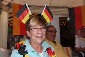 EM – Viertelfinale: Halb Schulzendorf schmückte sich in Schwarz Rot Gold und feierte – nur Bürgermeister Mücke kam im Griechen Trikot!