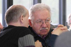 Bernd Puhle (re.) ist stink sauer auf die Bauamtsleiterin: "Eine solche Verfahrensweise hat mit bürgernaher Verwaltungsarbeit gar nichts zu tun." (Foto: Wolff)