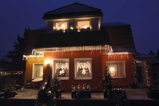 Das Schulzendorfer Weihnachtshaus 2012 strahlt im Lichterglanz!!