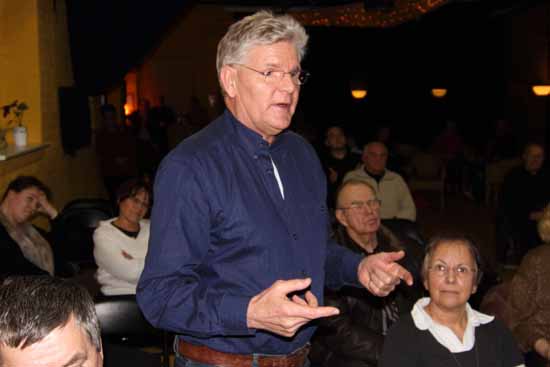 Der Chef der Schulzendorfer Linkspartei, Dr. Herbert Burmeister appelierte an den Landrat, die Gemeinden bei den BER Wirkungen finanziell nicht im Regen stehen zu lassen. (Foto: Wolff)