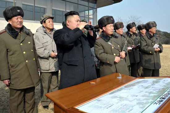 Kim Jong Un inspiziert die Gefechtsbereitschaft der nordkoreanischen Artelleriekräfte. (Foto: KCNA)