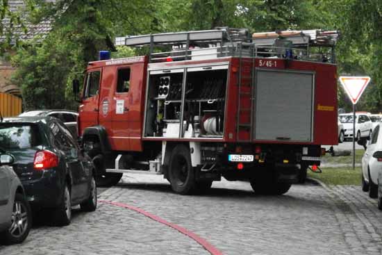 Hier behindern parkende Fahrzeuge vor der Patronatskirche den Einsatz der Feuerwehr. (Foto: Robus)