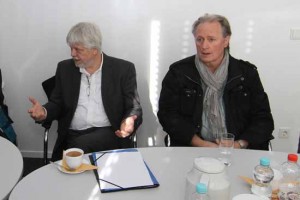 Brandenburgs Finanzminister Markov (li.) bei seinem Besuch in Schulzendorf. (Foto: Wolff)