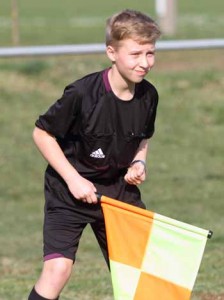 Respekt! Der junge Linienrichter Hermann zeigte eine fehlerfreie Leistung.