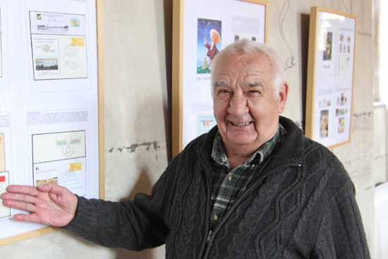 Mehrere Schränke mit Briefmarkenalben zählen heute zum Schatz von Herbert Bütow.