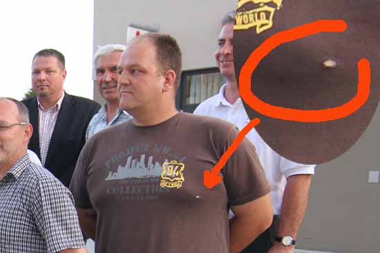 Mit Loch im Shirt – der (s) PUR (lose) Auftritt von Andreas Hoffmann!