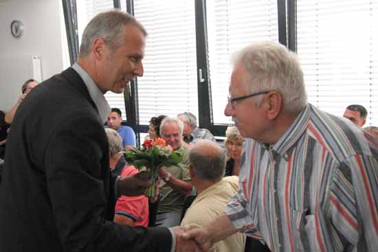 Mickriger Blumenstrauß  für  zwanzig Jahre harte Bürgerarbeit!