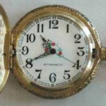 Taschenuhr mit Dampflokomotive. (Foto: Polizei)