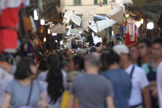Marktplätze sind ein beliebtes Terrain für Taschendiebe.