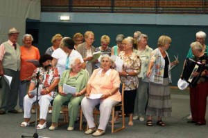 Der Chor der Senioren sorgte für schwungvolle Meodien.