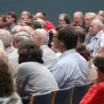 Bürgerrechtlerin Christine Dorn, hier auf einer Infoveranstaltung in Schulzendorf, wird über das Thema Leistungsverzeichnisse beleuchten. (Foto: Wolff)