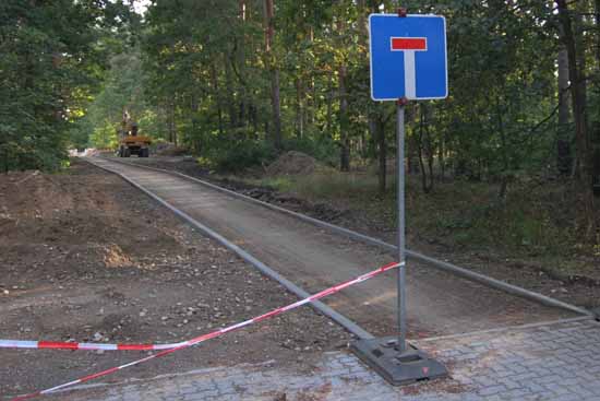 Straßenbau: Fahrzeug Verbindung zur Herweghstraße wird gekappt.