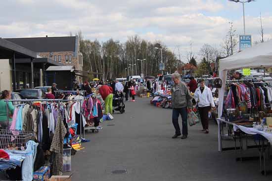 Geglückt: Volles Haus bei der Flohmarkt Premiere!