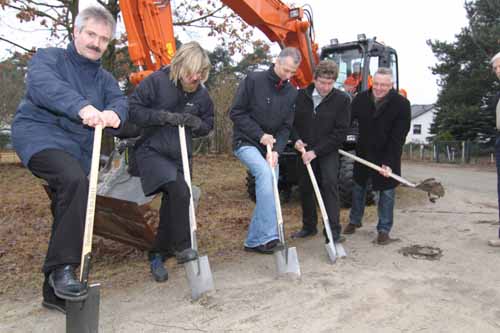 Anwalt zweifelt Rechtmäßigkeit des Straßenbauprojekts an.