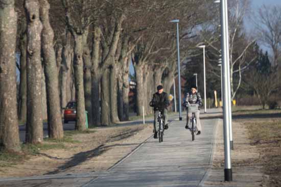Lange hat es gedauert, nun können Radfahrer und Fußgänger sicher die Ernst - Thälmann - Straße passieren. (Foto: mwBild)