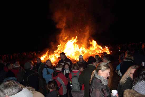 Osterfeuer: Heißer Abend begeisterte Jung und Alt