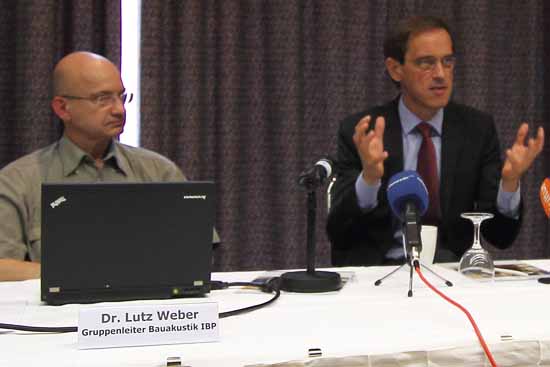 Prof. Dr. Philip Leistner (re.), Institutaleiter und Akustiker Dr. Lutz Weber (li.) stellten heute ihr Gutachten vor (Foto:mwBild)