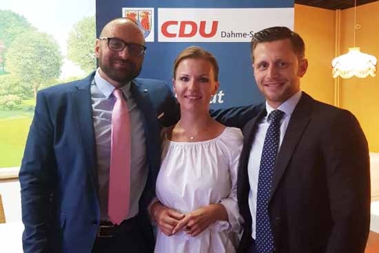 von Links: Björn Lakenmacher, Bundestagsabgeordnete Jana Schimke , Chris Schulenburg, Landtagsabgeordneter und innenpolitischer Sprecher der CDU-Landtagsfraktion Sachsen-Anhalt. (Foto: CDU Landkreis Dahme - Spreewald)