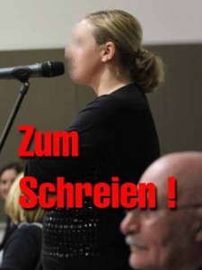 Carola F. in der Einwohnerfragestunde der öffentlichen Gemeinderatssitzung. (Foto: mwBild)