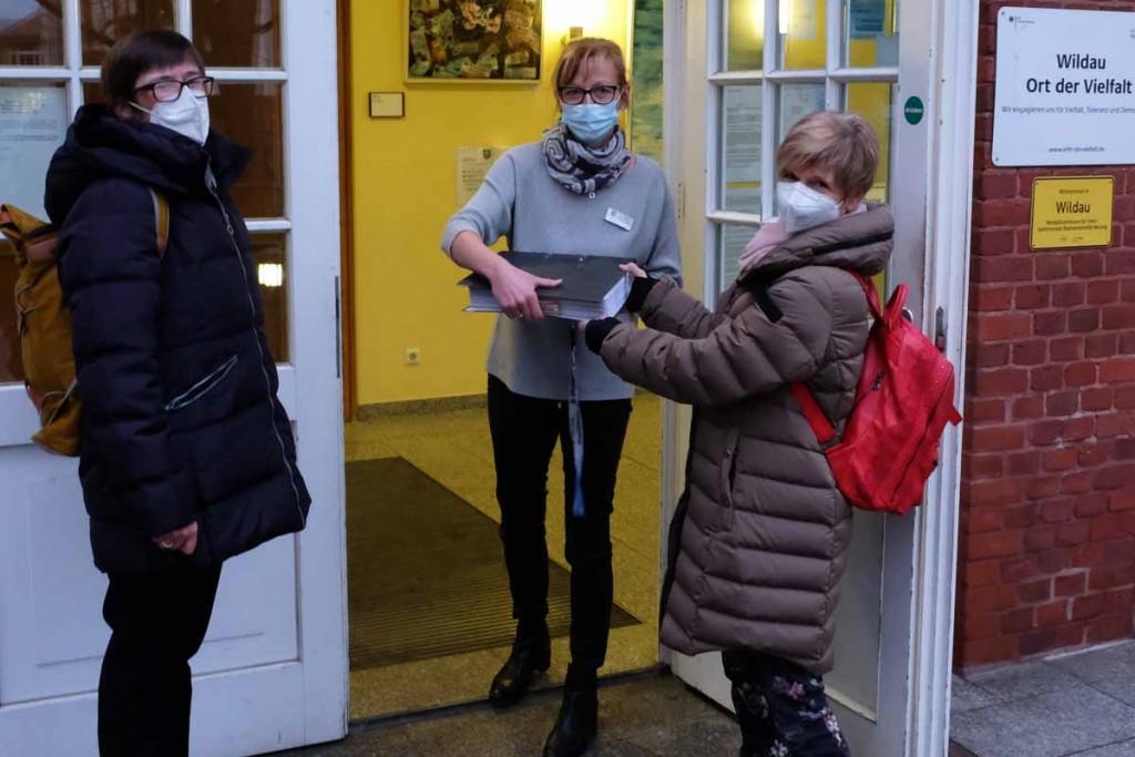 v.l.: Ronni Krzyzan, Wahlleiterin Simone Hein, Christine Stüber-Errath (Foto:BIW)