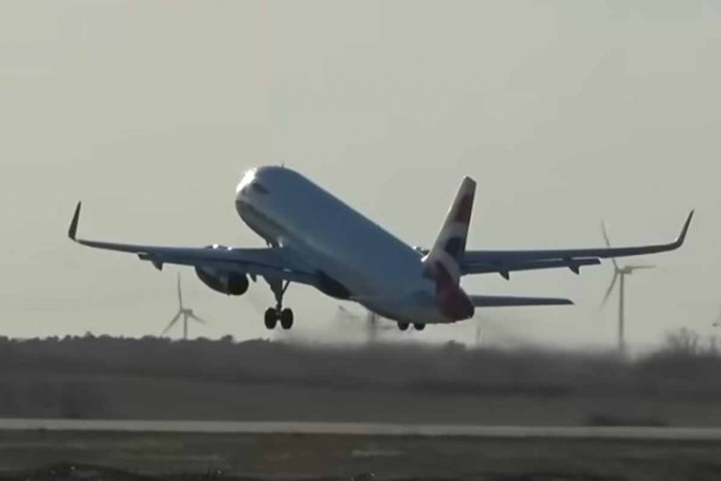 Bei einem Start vom Beginn der Rollbahn, wäre dieser Jet an dieser Position deutlich höher. (Foto: Planemania.tv)