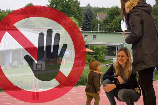 Hausrecht: Bürgermeister Mücke ließ zu, dass ihre Kinder nicht mehr wie sonst üblich gebracht und abgeholt werden durften. (Fotomontage:mwBild)