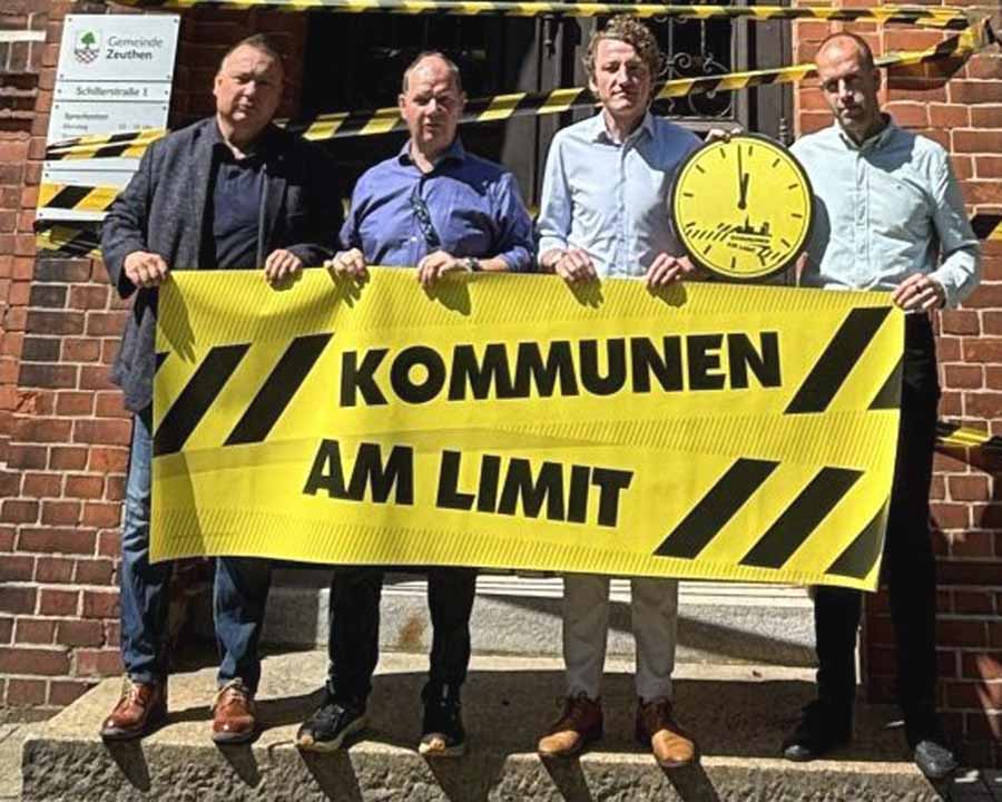 v.L.: Landrat Sven Herzberger, Jörg Jenoch, Philipp Martena, Markus Witteck (Foto: Pressestelle Zeuthen)