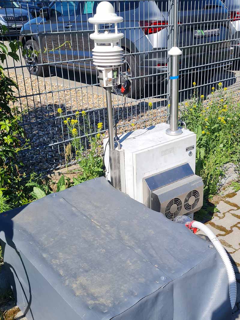 (Mini) UFP-Messstation am künftigen Schulgelände an der Miersdorfer Straße. (Foto:mwBild)